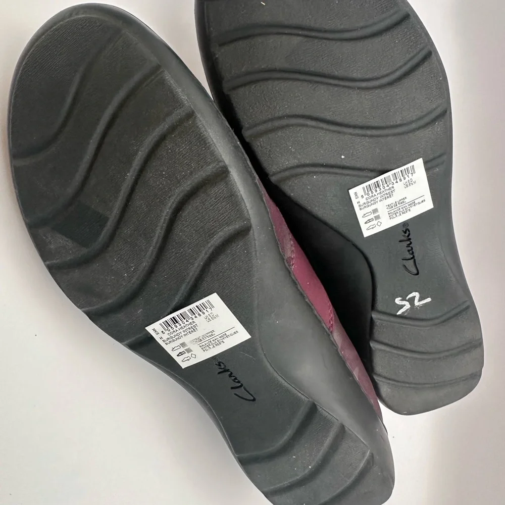 Clarks Slip-On Shoes Women’s 8.5 Burgundy Camo Comfort Flats NEW No Box